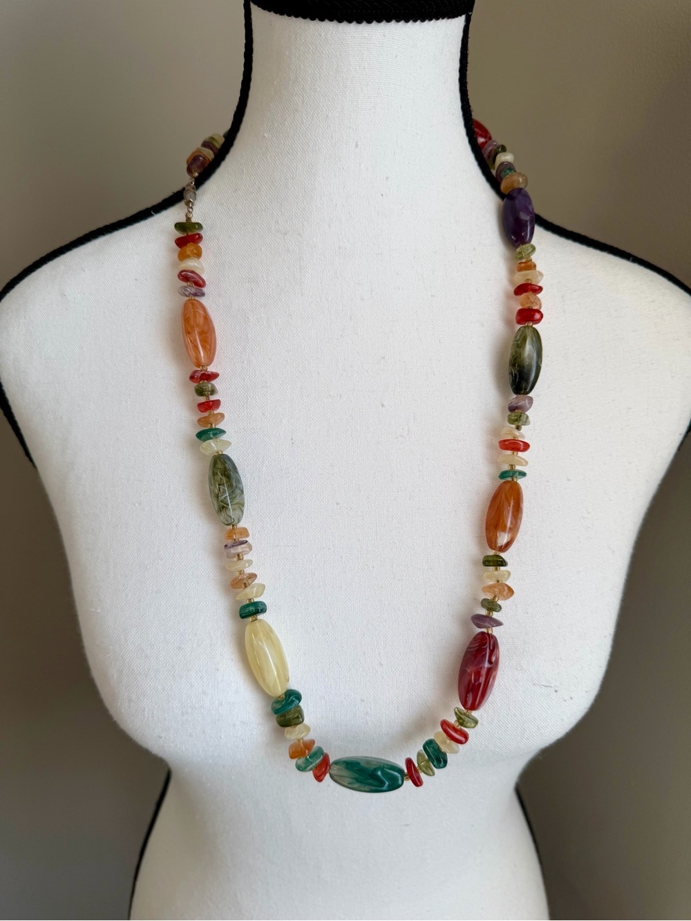 Vintage Marbled Lucite Acrylic Statement Necklace Multicolor Chunky Oval Beads